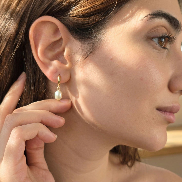 18ct Gold Vermeil Pearl Huggie Earrings, 18ct Gold Vermeil Pearl Mini Hoop Earrings, Gold Vermeil Pearl Huggie Earrings, Pearl Mini Hoop Huggie Earrings, Gold Pearl Huggie Earrings for Women, Dainty Gold Vermeil Pearl Earrings, Freshwater Pearl Gold Huggie Earrings, Elegant Pearl Hoop Earrings for Women, Everyday Gold Pearl Huggie Earrings, Pearl Huggie Earrings Gift for Her,