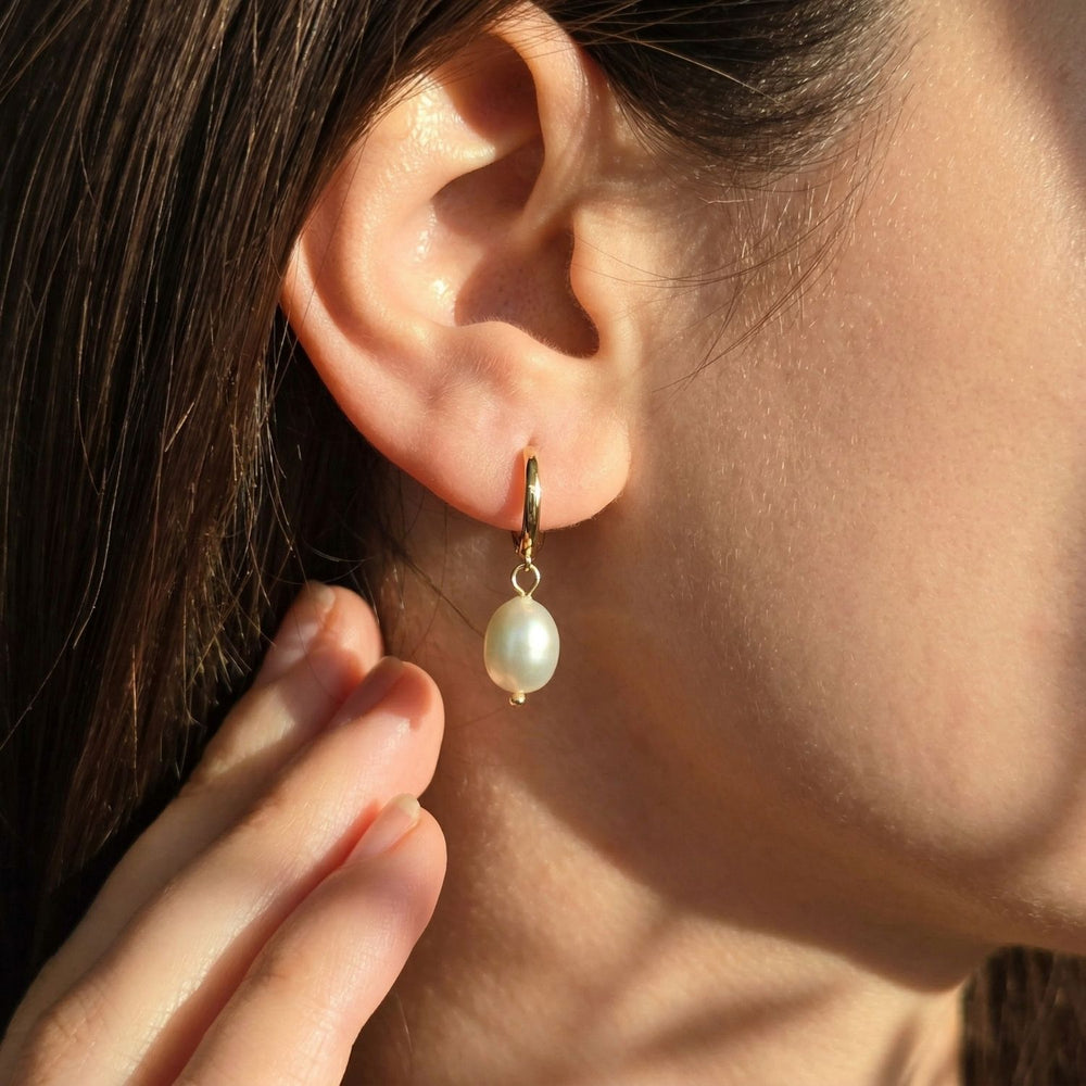 18ct Gold Vermeil Pearl Huggie Earrings, 18ct Gold Vermeil Pearl Mini Hoop Earrings, Gold Vermeil Pearl Huggie Earrings, Pearl Mini Hoop Huggie Earrings, Gold Pearl Huggie Earrings for Women, Dainty Gold Vermeil Pearl Earrings, Freshwater Pearl Gold Huggie Earrings, Elegant Pearl Hoop Earrings for Women, Everyday Gold Pearl Huggie Earrings, Pearl Huggie Earrings Gift for Her,