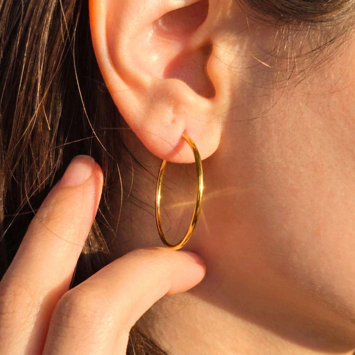 Stylish And Versatile 30mm Gold Plated Hoop Earrings